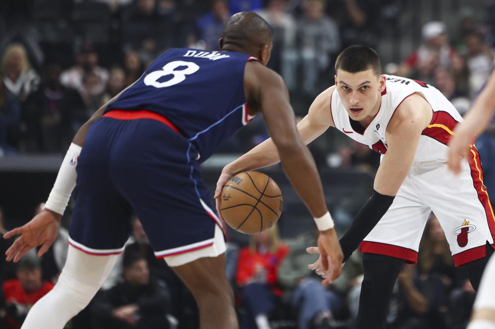 战术更加谨 战术更加谨