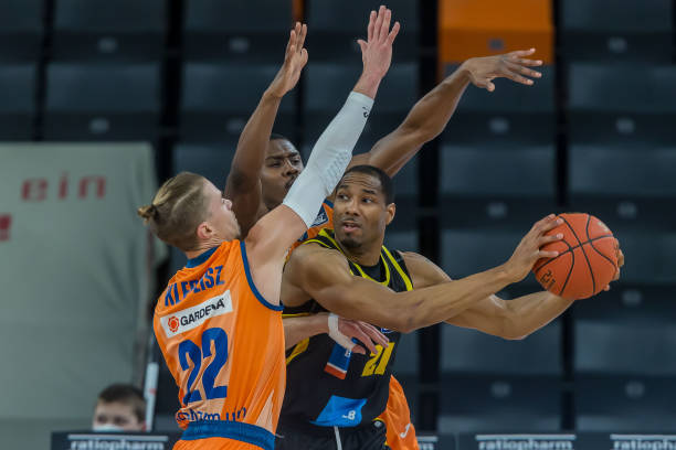 的短打和逻 的短打和逻